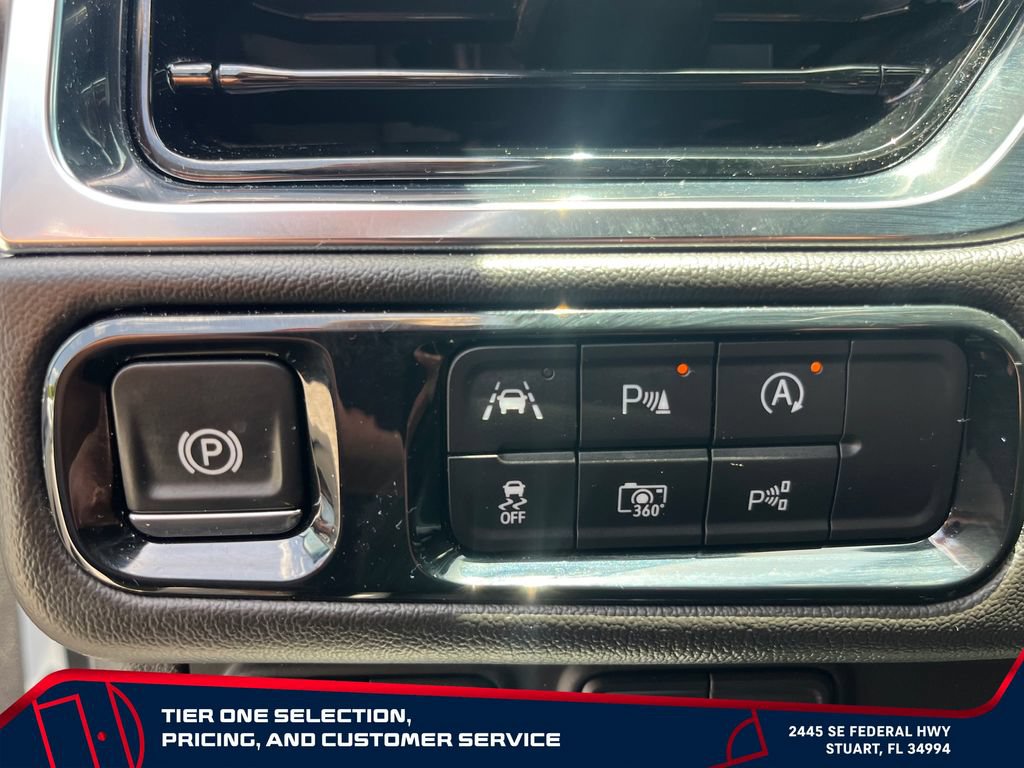 Used 2025 GMC Yukon Denali AWD/4WD image 15