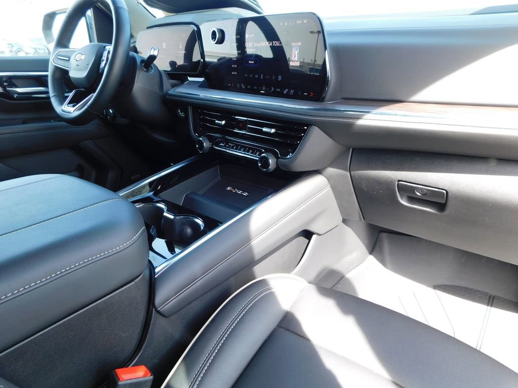 Used 2025 Chevrolet Suburban Premier image 21