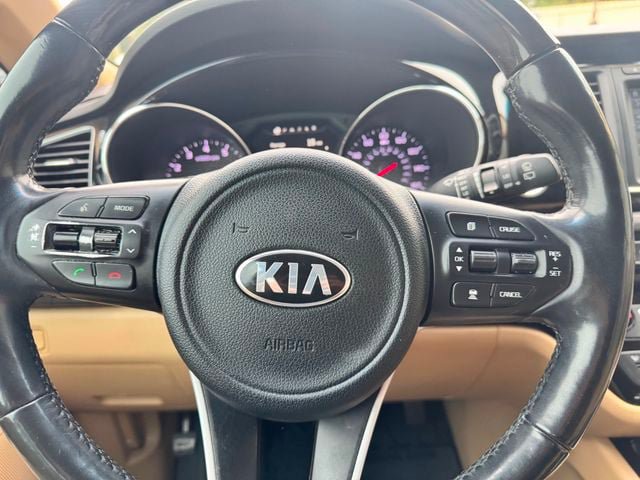 Used 2017 Kia Sedona SX Limited w/ Option Group 030 FWD image 10