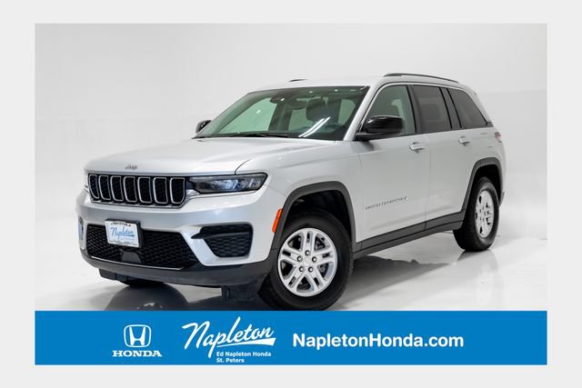 Used 2024 Jeep Grand Cherokee Laredo AWD/4WD image 1