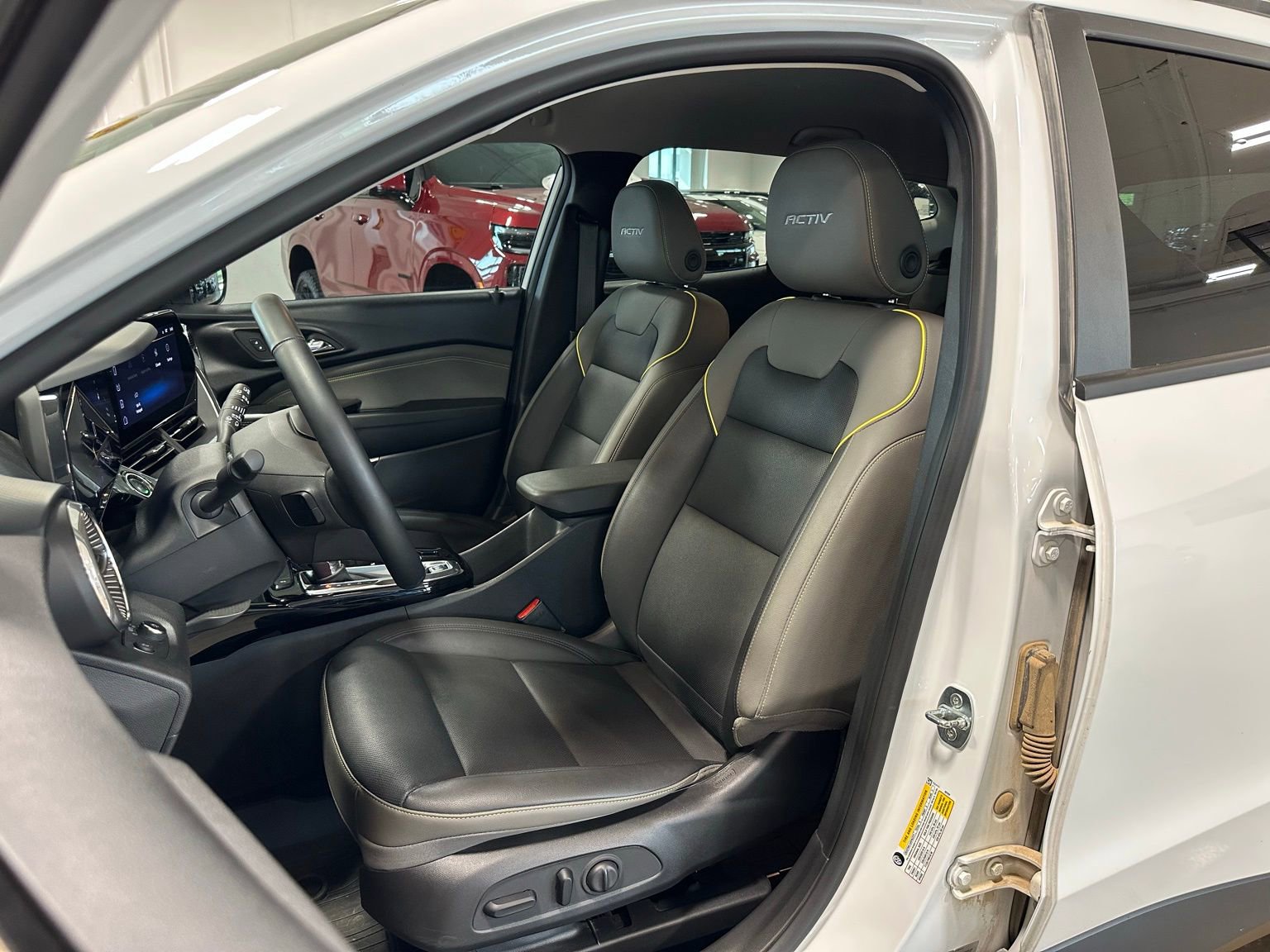 Used 2024 Chevrolet Trax ACTIV w/ Driver Confidence Package FWD image 11