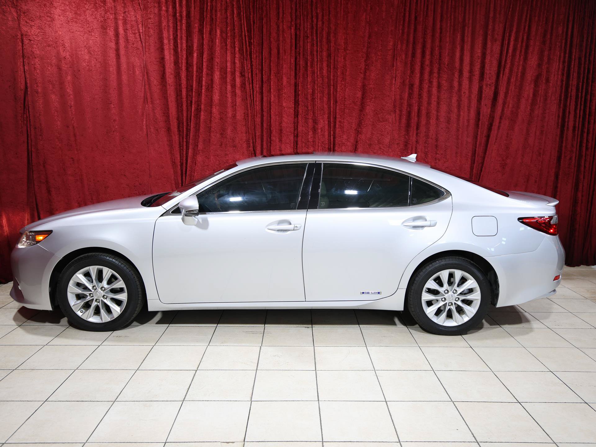 Used 2014 Lexus ES 300h w/ Luxury Package w/Bamboo Trim FWD image 4