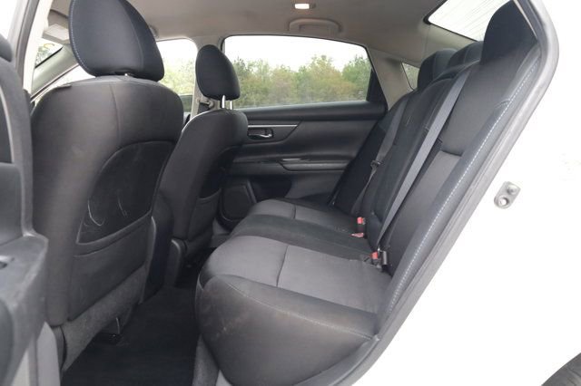 Used 2017 Nissan Altima 2.5 SR w/ Interior Lighting Package image 21
