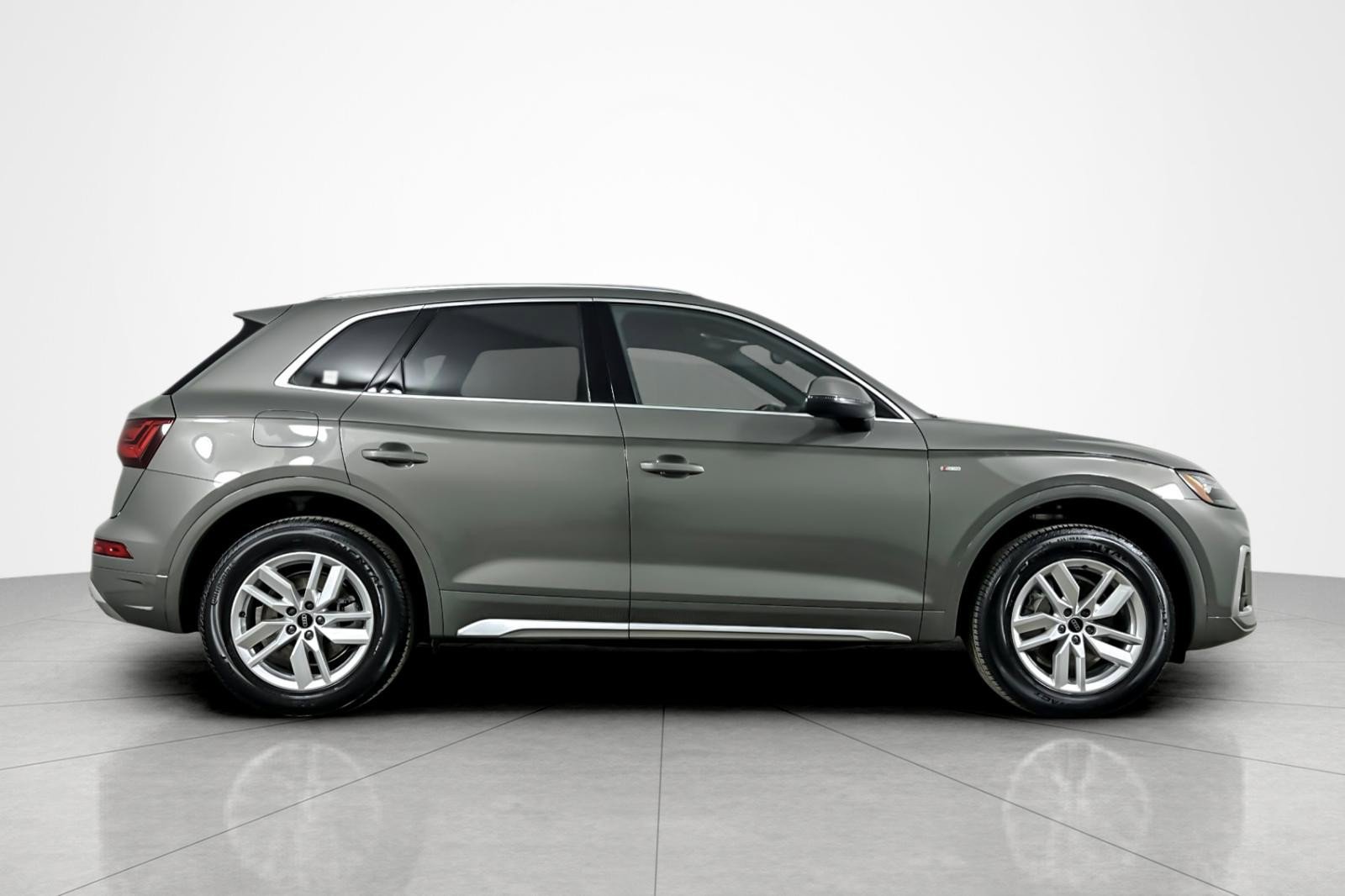 Used 2023 Audi Q5 2.0T Premium w/ Convenience Package image 6