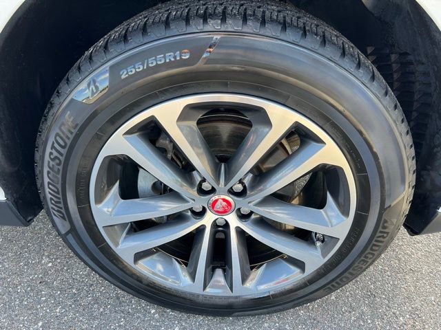 Used 2020 Jaguar F-PACE Premium image 14
