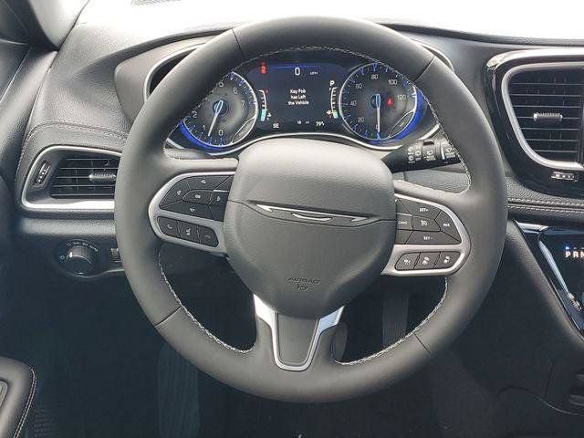 New 2027 Chrysler Pacifica Select AWD/4WD image 13