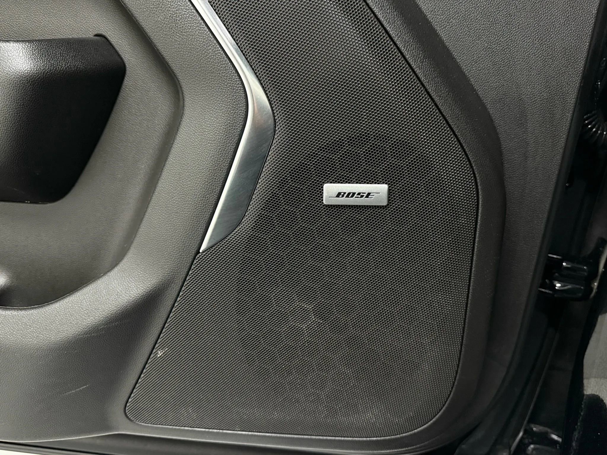 Used 2024 GMC Yukon SLT image 43