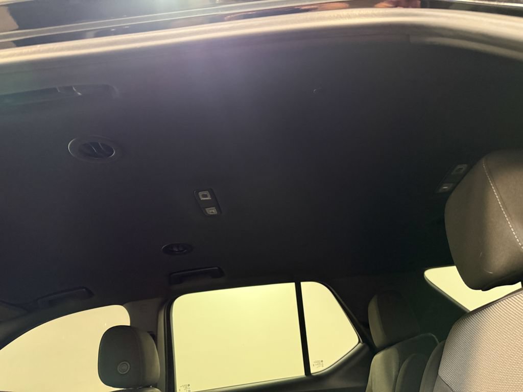 Used 2023 Chevrolet Traverse LT AWD/4WD image 10