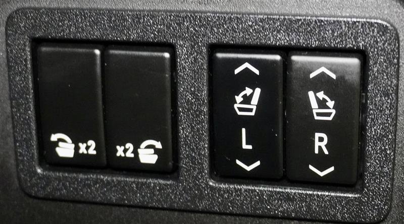 Used 2021 Cadillac Escalade Premium Luxury w/ Driver Assist Tech Package image 74