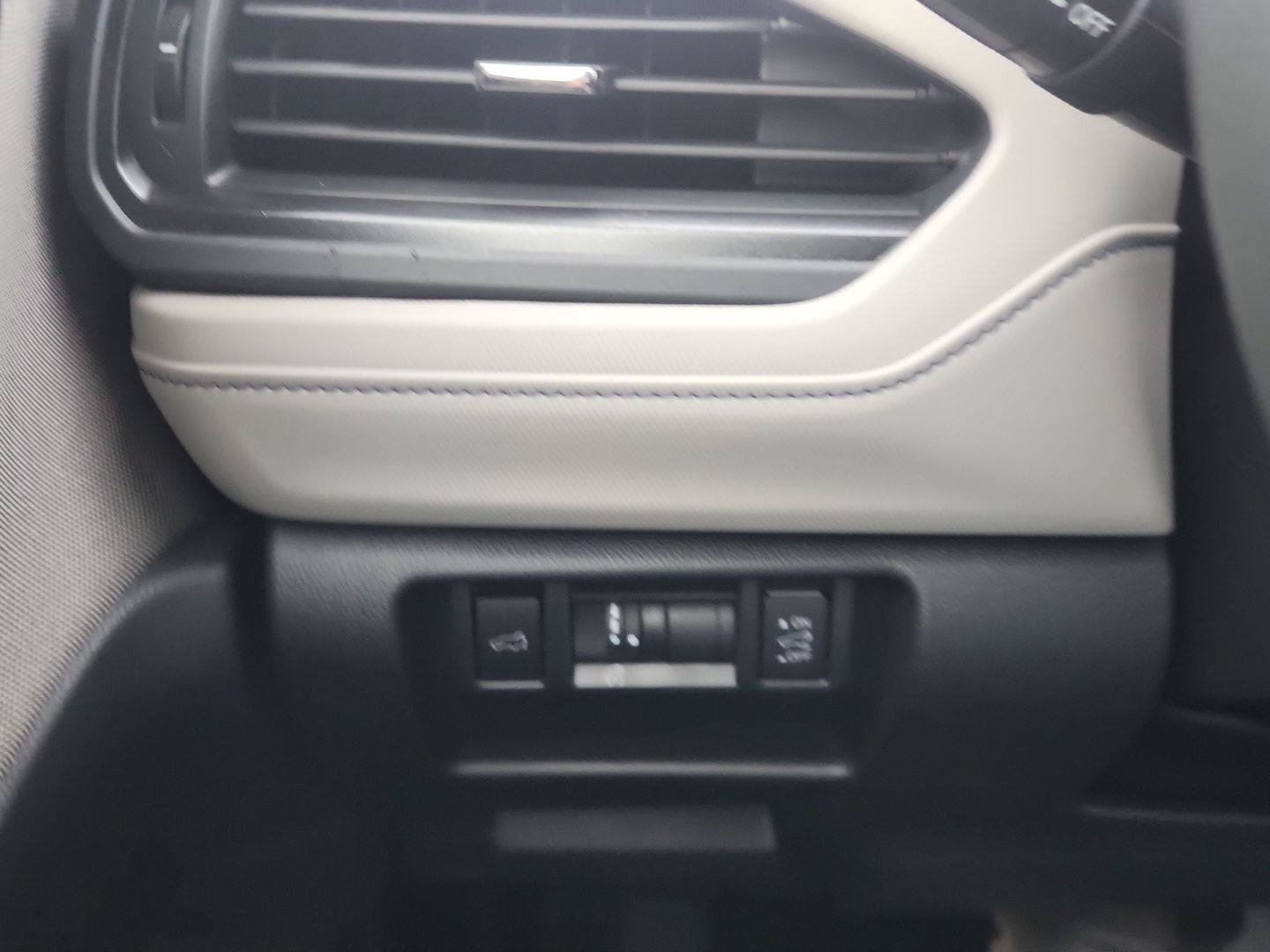 Used 2025 Subaru Forester Premium AWD/4WD image 19