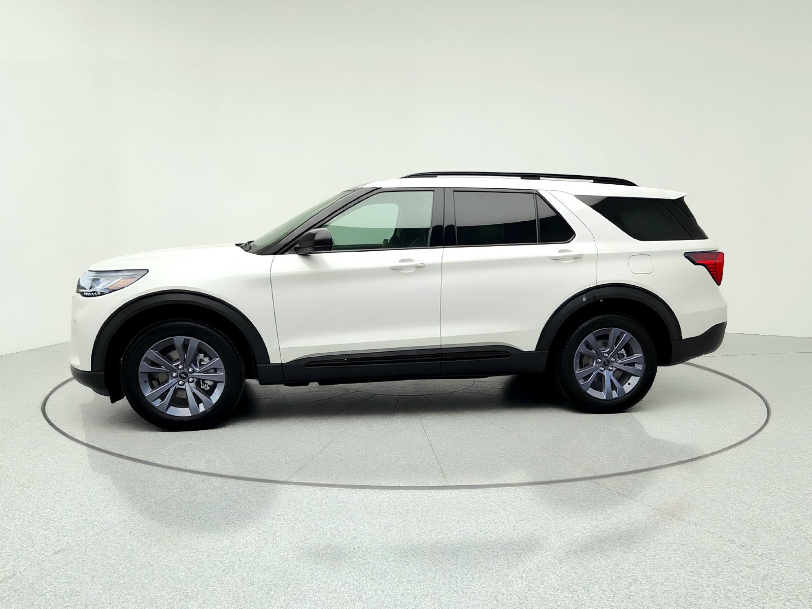 New 2026 Ford Explorer Active w/ Active Comfort Package AWD/4WD image 4