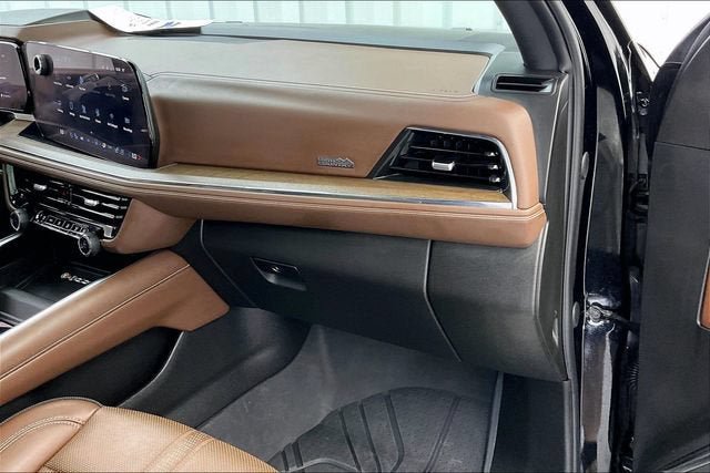 Certified 2025 Chevrolet Suburban High Country AWD/4WD image 18