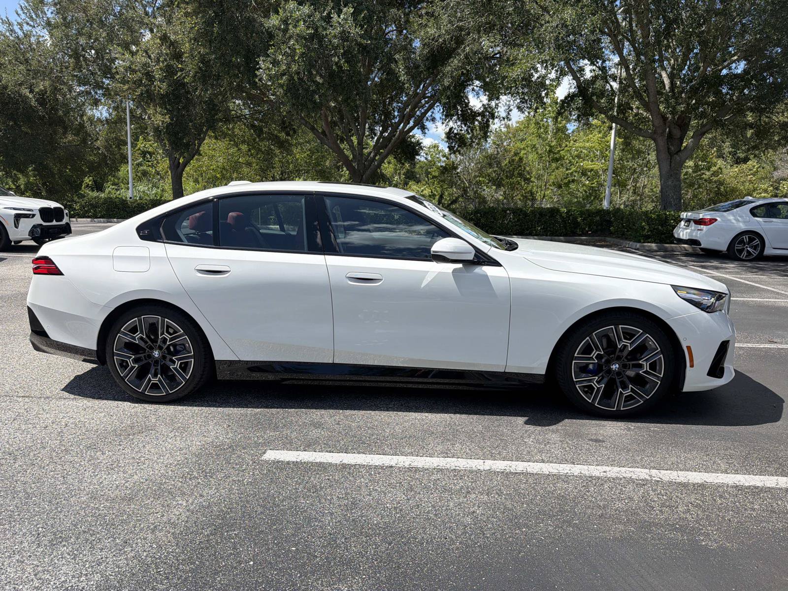 Used 2026 BMW i5 eDrive40 w/ M Sport Package RWD image 3