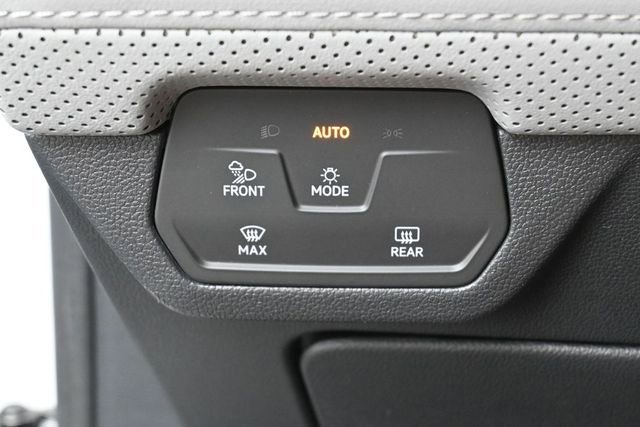 Used 2024 Volkswagen Atlas Peak Edition SE AWD/4WD image 15
