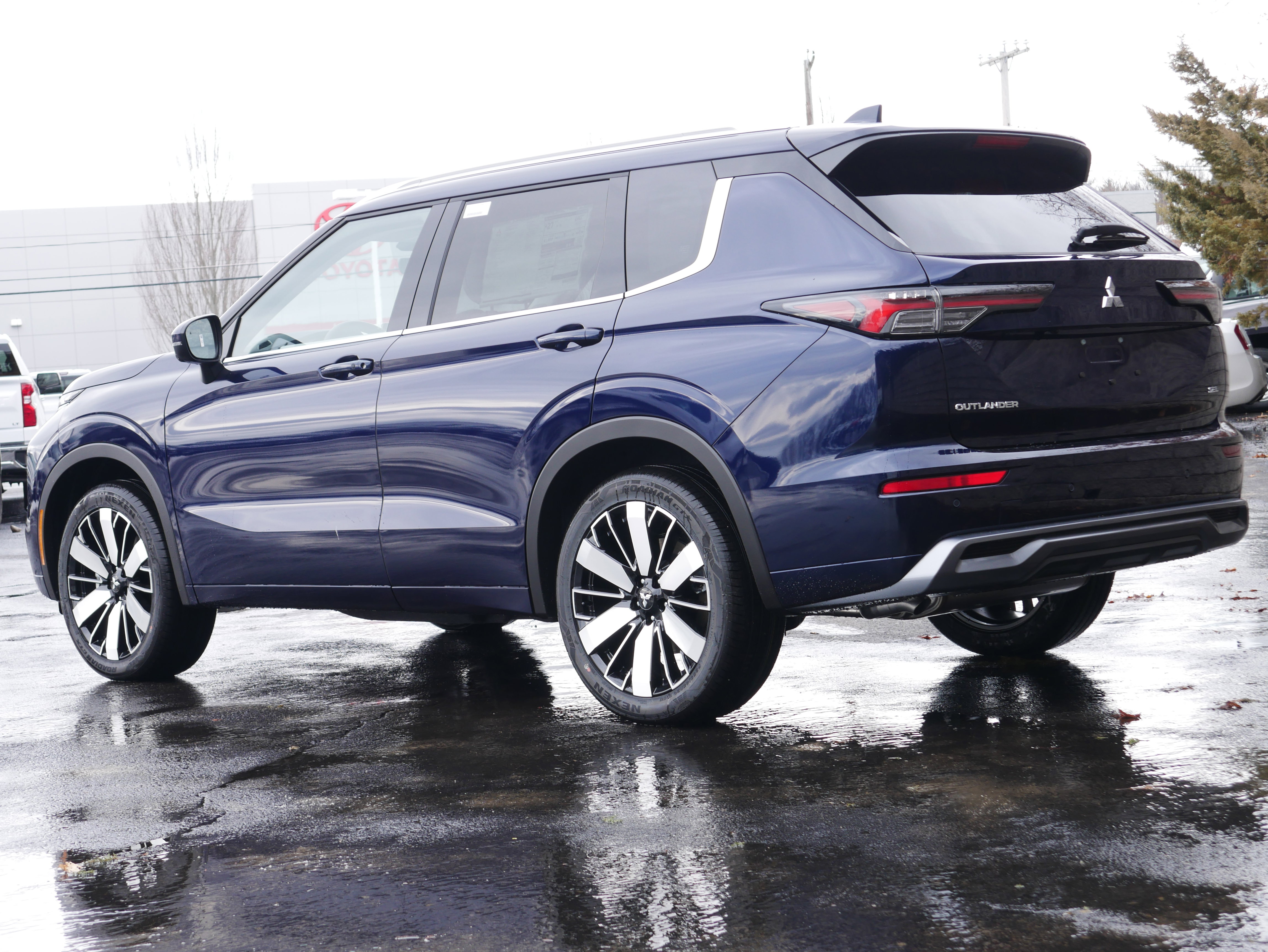 New 2026 Mitsubishi Outlander SEL image 4