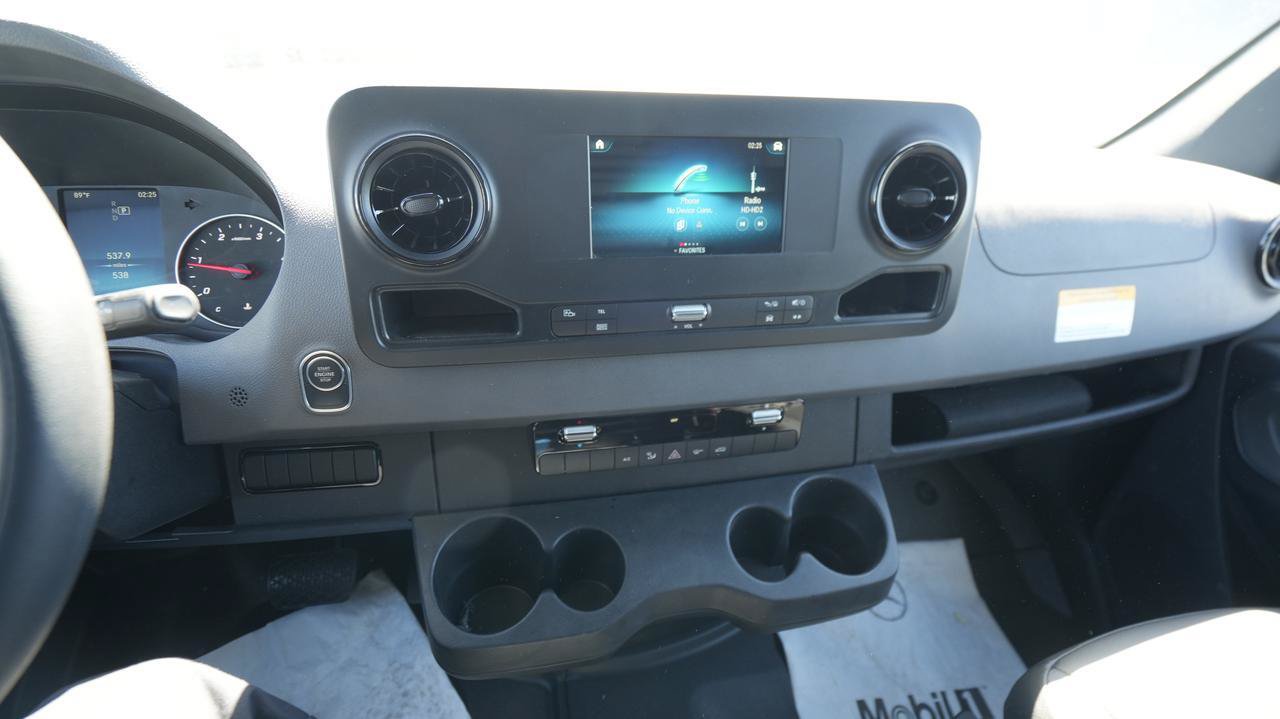 Used 2024 Mercedes-Benz Sprinter 2500 image 9