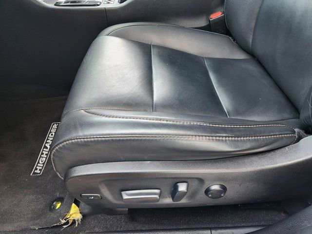 Used 2019 Toyota Highlander XLE image 25