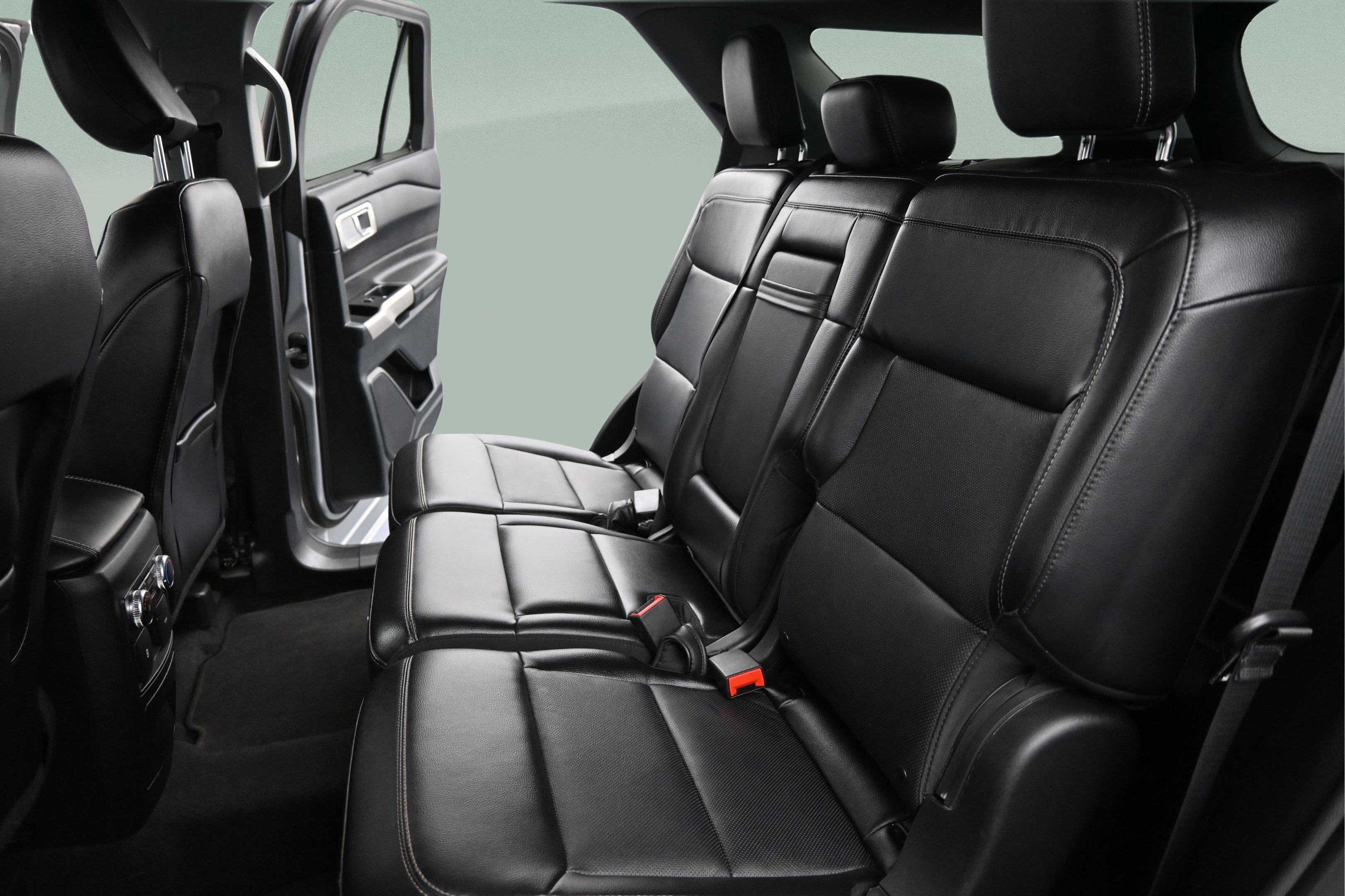 Used 2023 Ford Explorer Limited AWD/4WD image 23