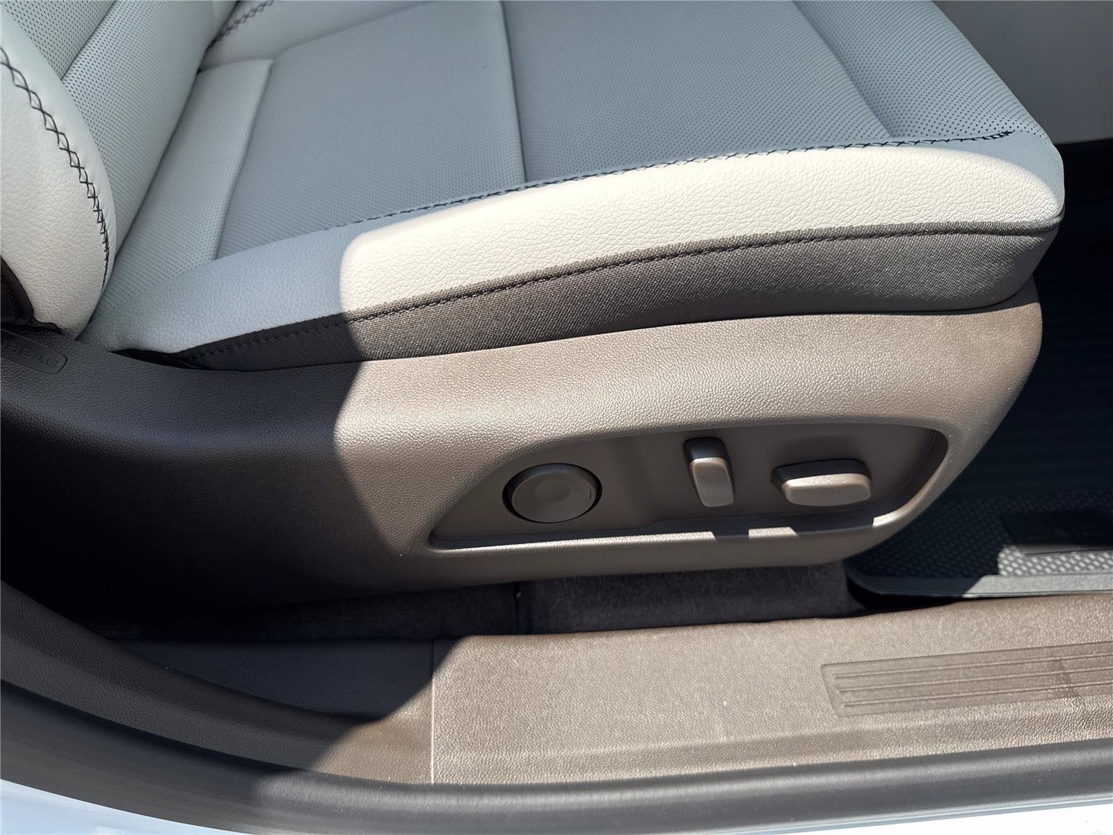 New 2026 GMC Terrain Denali w/ LPO, Floor Liner Package AWD/4WD image 39