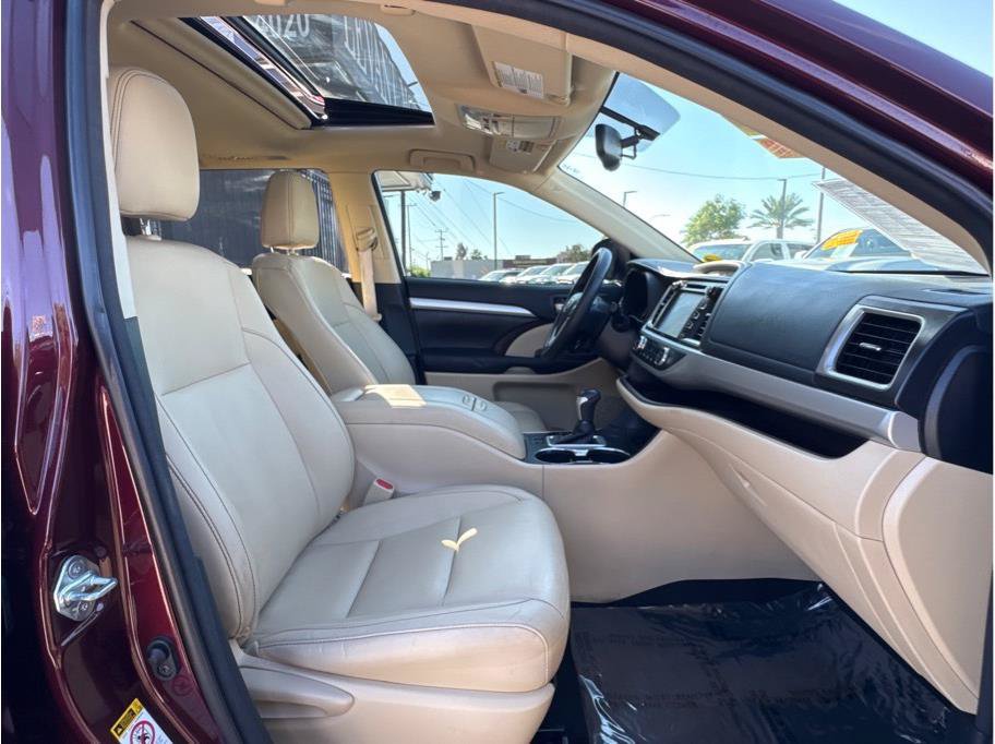 Used 2015 Toyota Highlander XLE AWD/4WD image 24