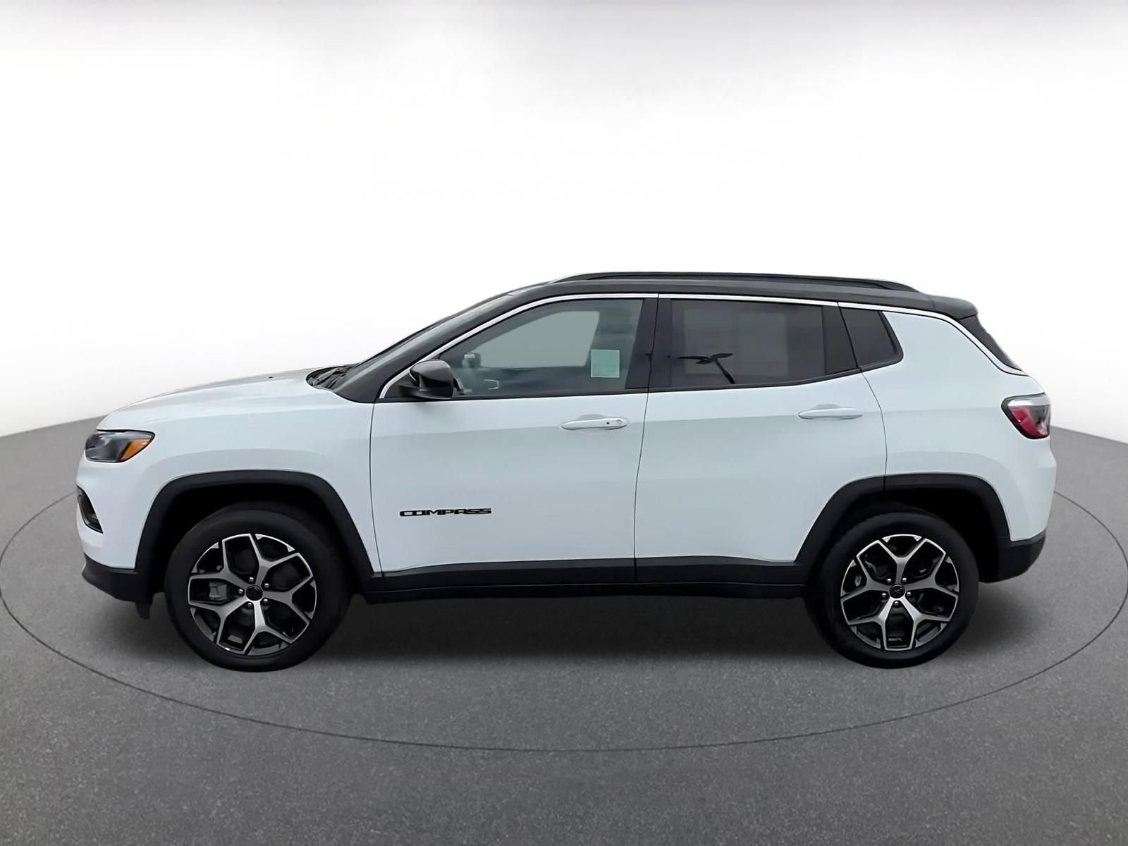 Used 2025 Jeep Compass Limited AWD/4WD image 9