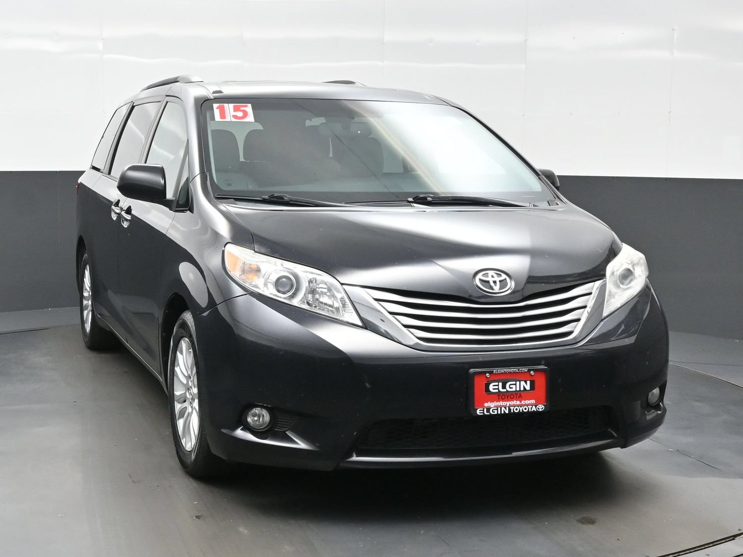 Used 2015 Toyota Sienna XLE w/ XLE Navigation Package FWD image 8