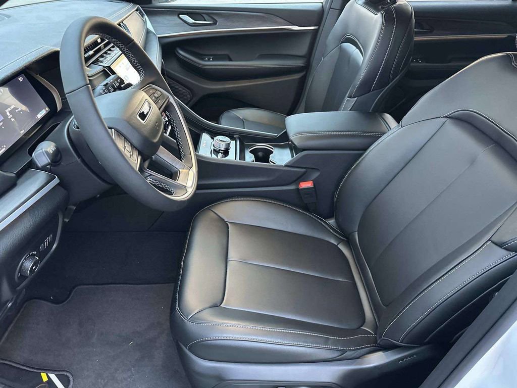 New 2025 Jeep Grand Cherokee L Limited image 9