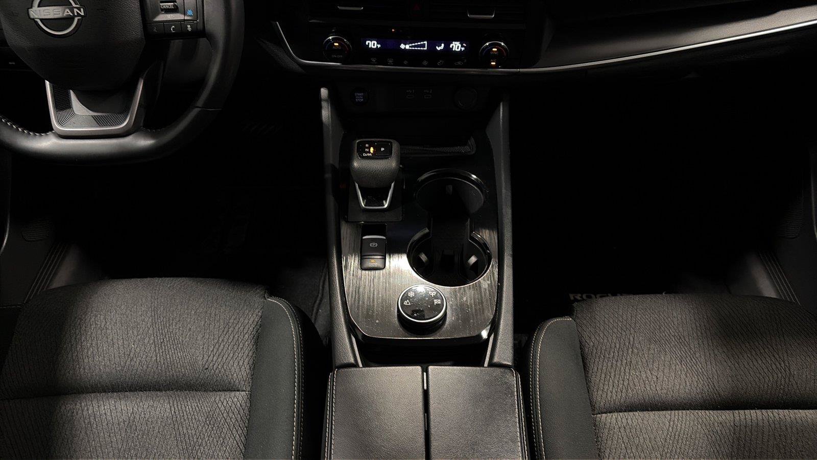 Used 2025 Nissan Rogue SV AWD/4WD image 24