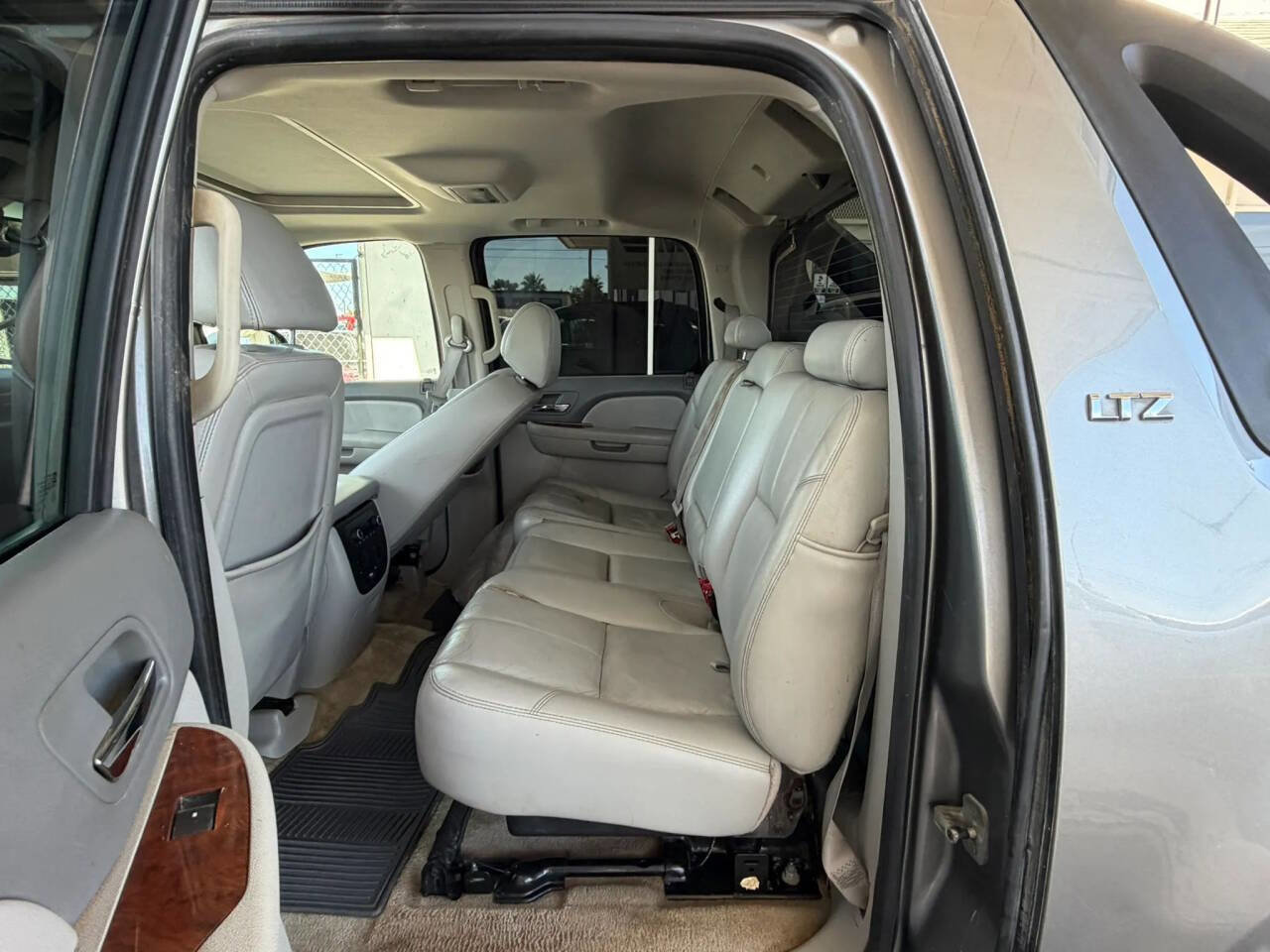 Used 2007 Chevrolet Avalanche LTZ w/ LTZ Preferred Equipment Group image 4