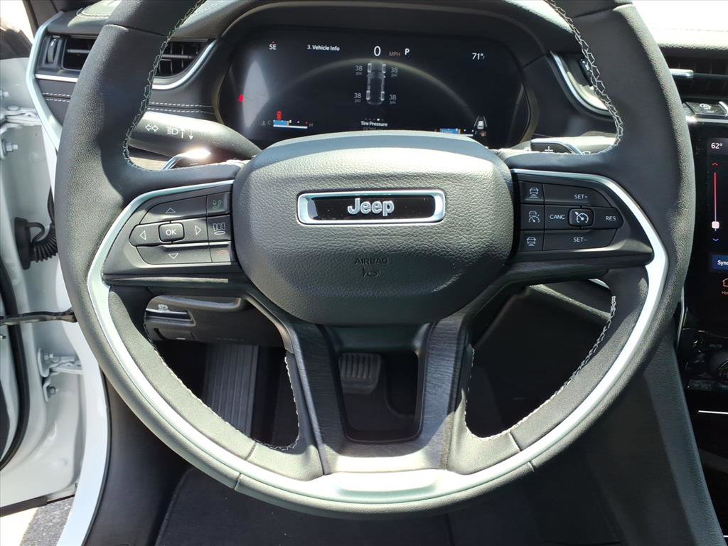Used 2025 Jeep Grand Cherokee Limited AWD/4WD image 23