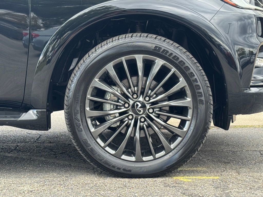 Used 2024 INFINITI QX80 Sensory image 3