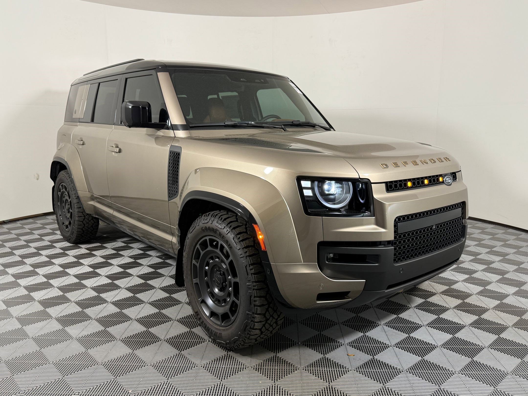 New 2026 Land Rover Defender 110 OCTA AWD/4WD image 7