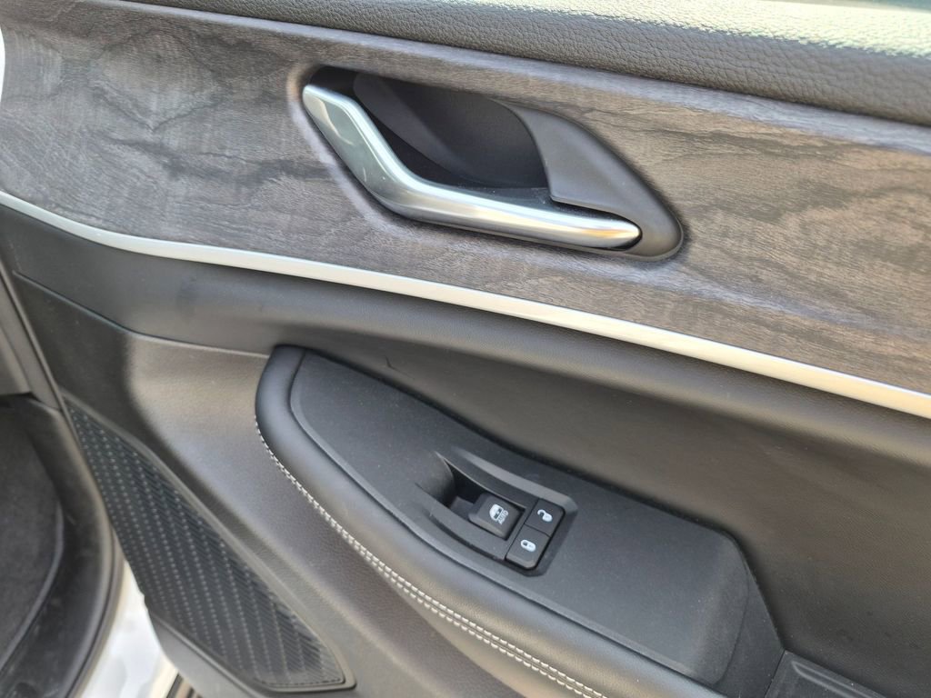 Used 2025 Jeep Grand Cherokee Limited image 30