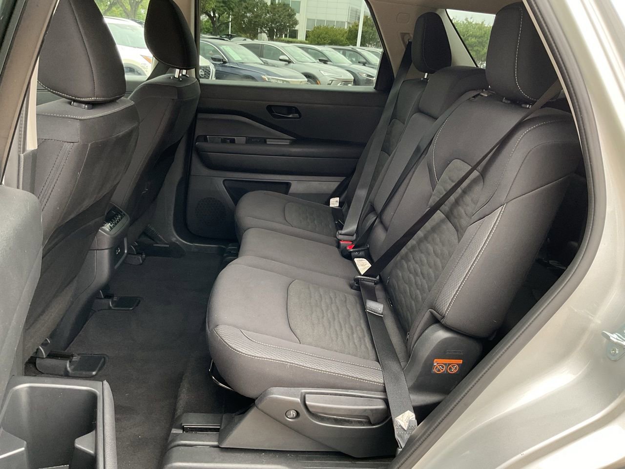 Used 2025 Nissan Pathfinder SV FWD image 15