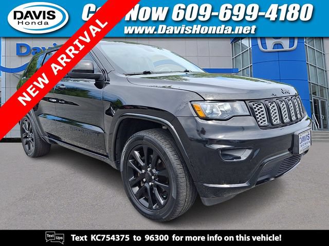 Used 2019 Jeep Grand Cherokee Laredo AWD/4WD image 1