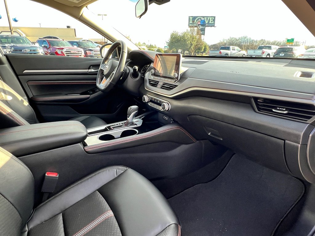 Used 2023 Nissan Altima 2.5 SR image 9