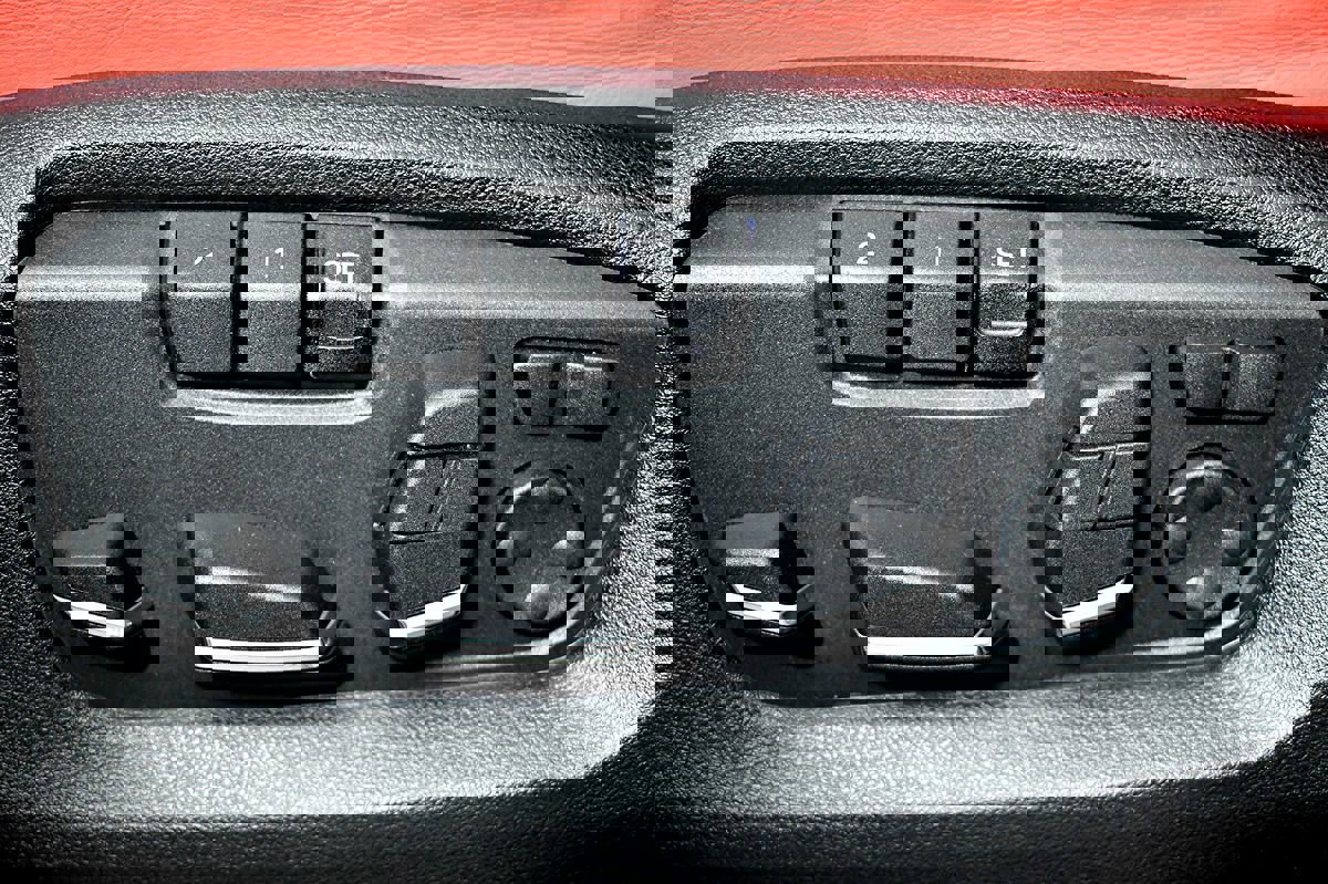 Used 2016 BMW X5 M image 22