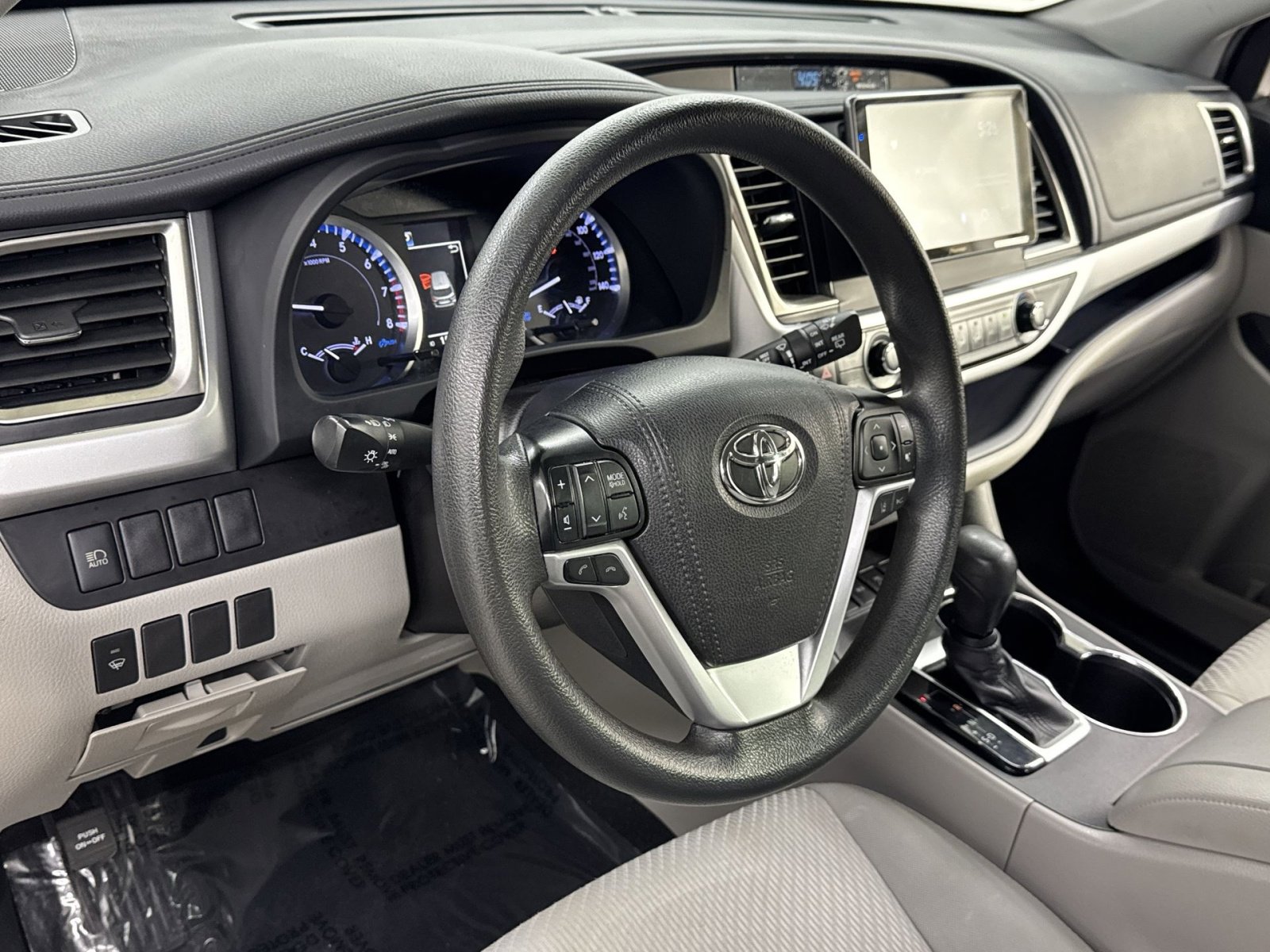 Used 2019 Toyota Highlander LE image 7