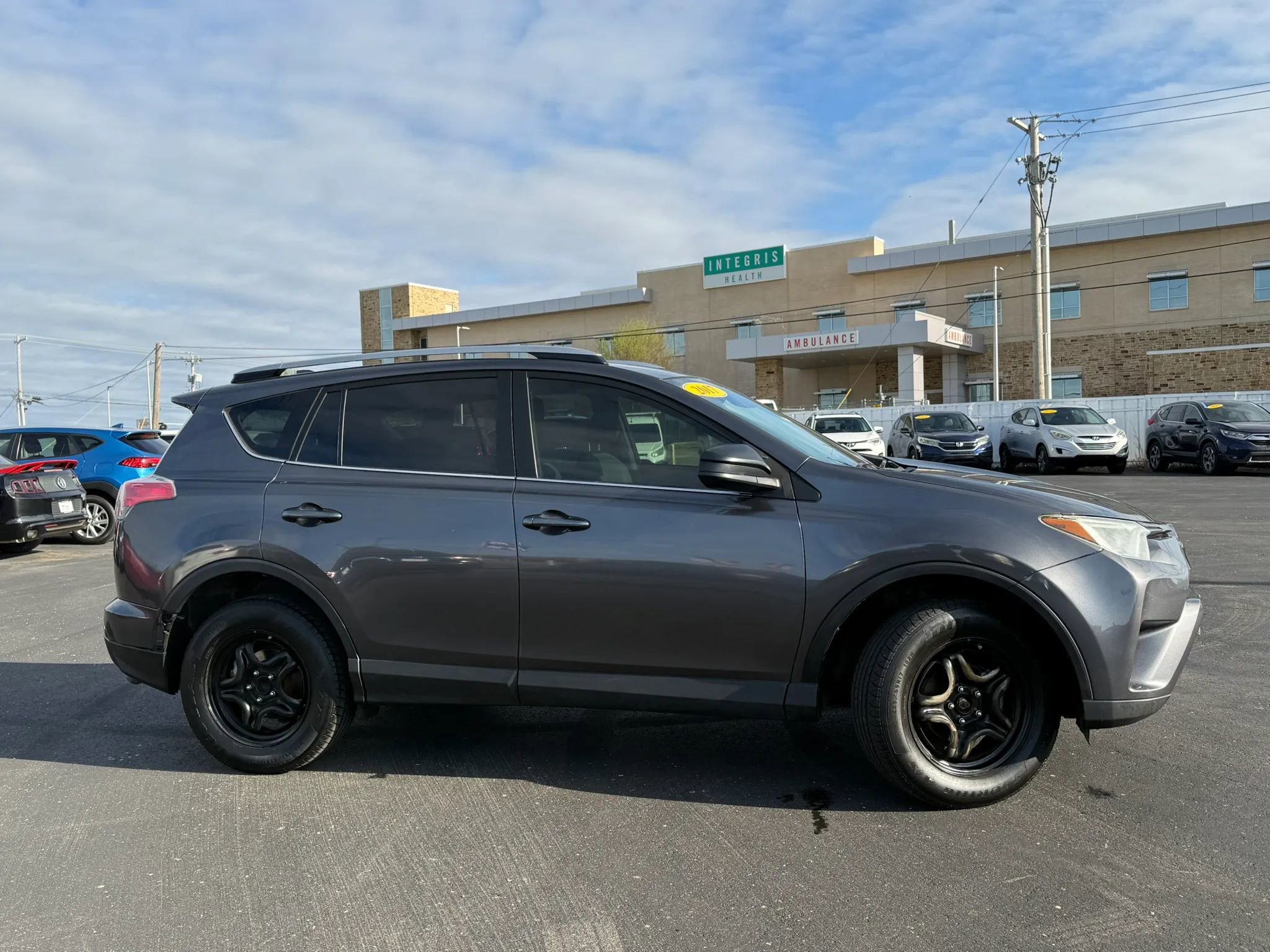Used 2017 Toyota RAV4 LE image 2