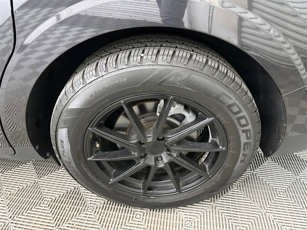 Used 2022 Kia Carnival LX image 21