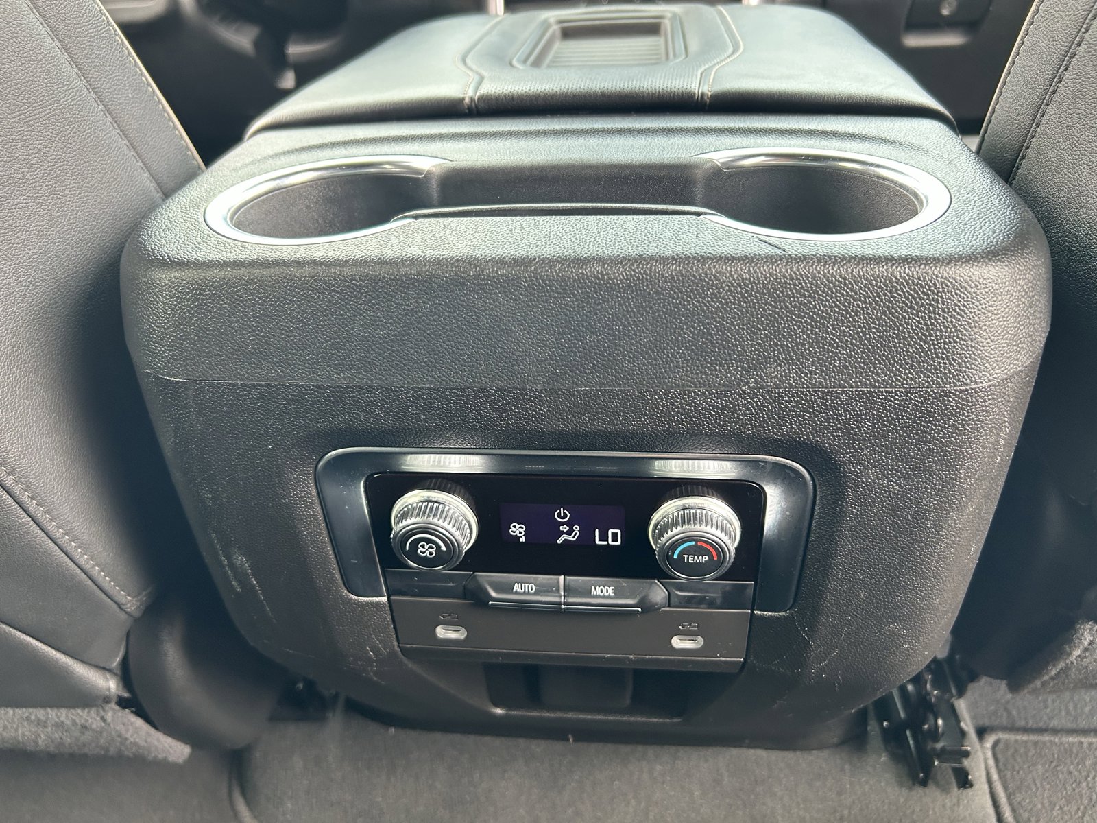 Used 2021 GMC Yukon XL SLT w/ SLT Luxury Package image 15