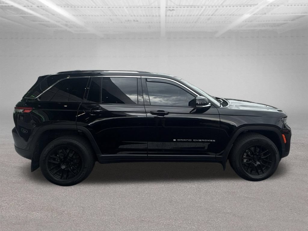 Used 2022 Jeep Grand Cherokee Limited AWD/4WD image 9