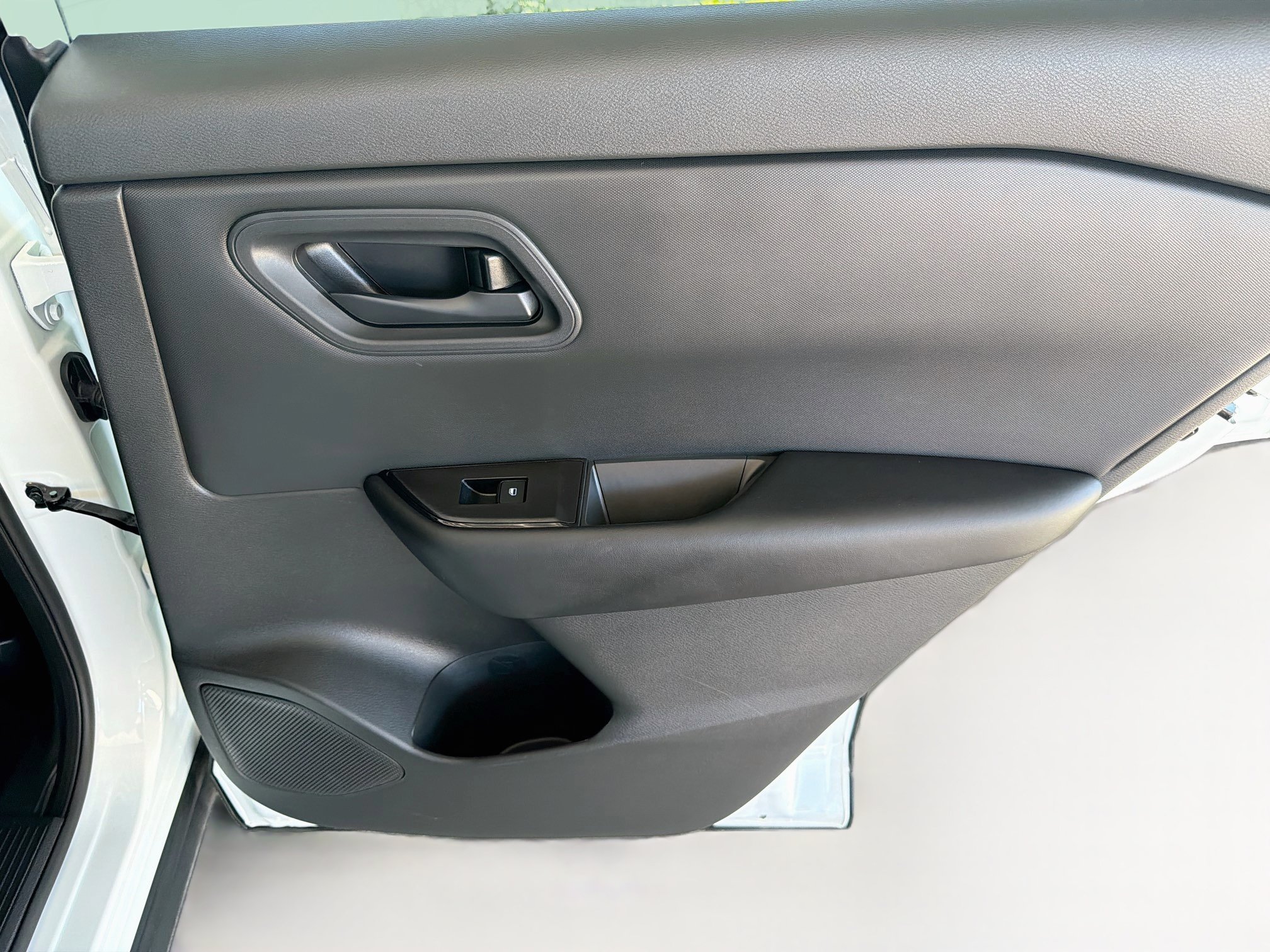 Used 2025 Nissan Rogue S AWD/4WD image 29