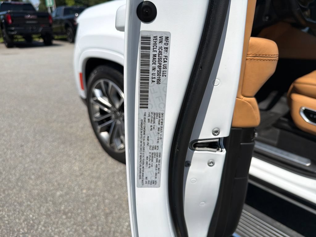 Used 2023 Jeep Grand Wagoneer L Series III AWD/4WD image 29