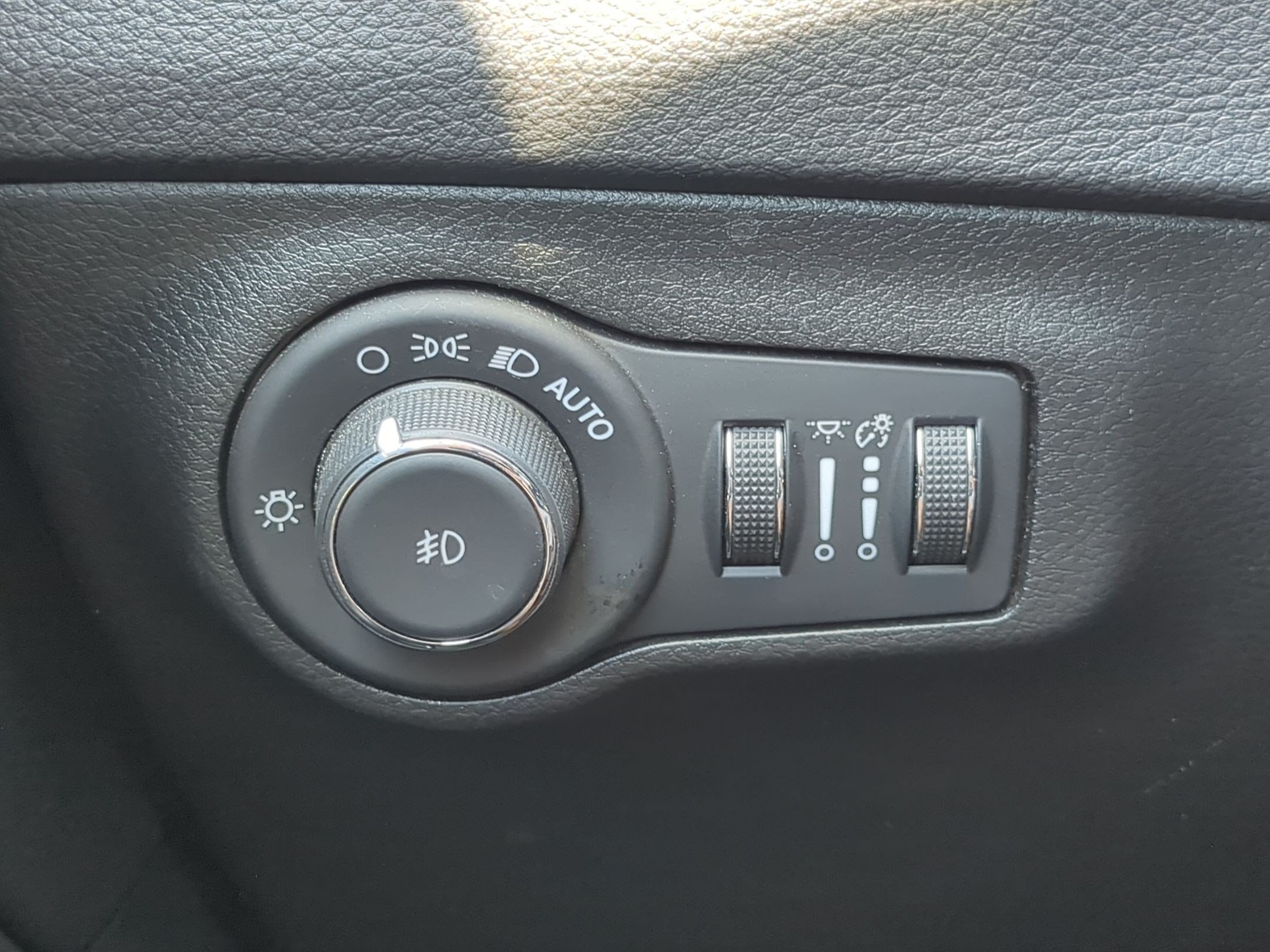 Used 2020 Jeep Compass Latitude AWD/4WD image 17