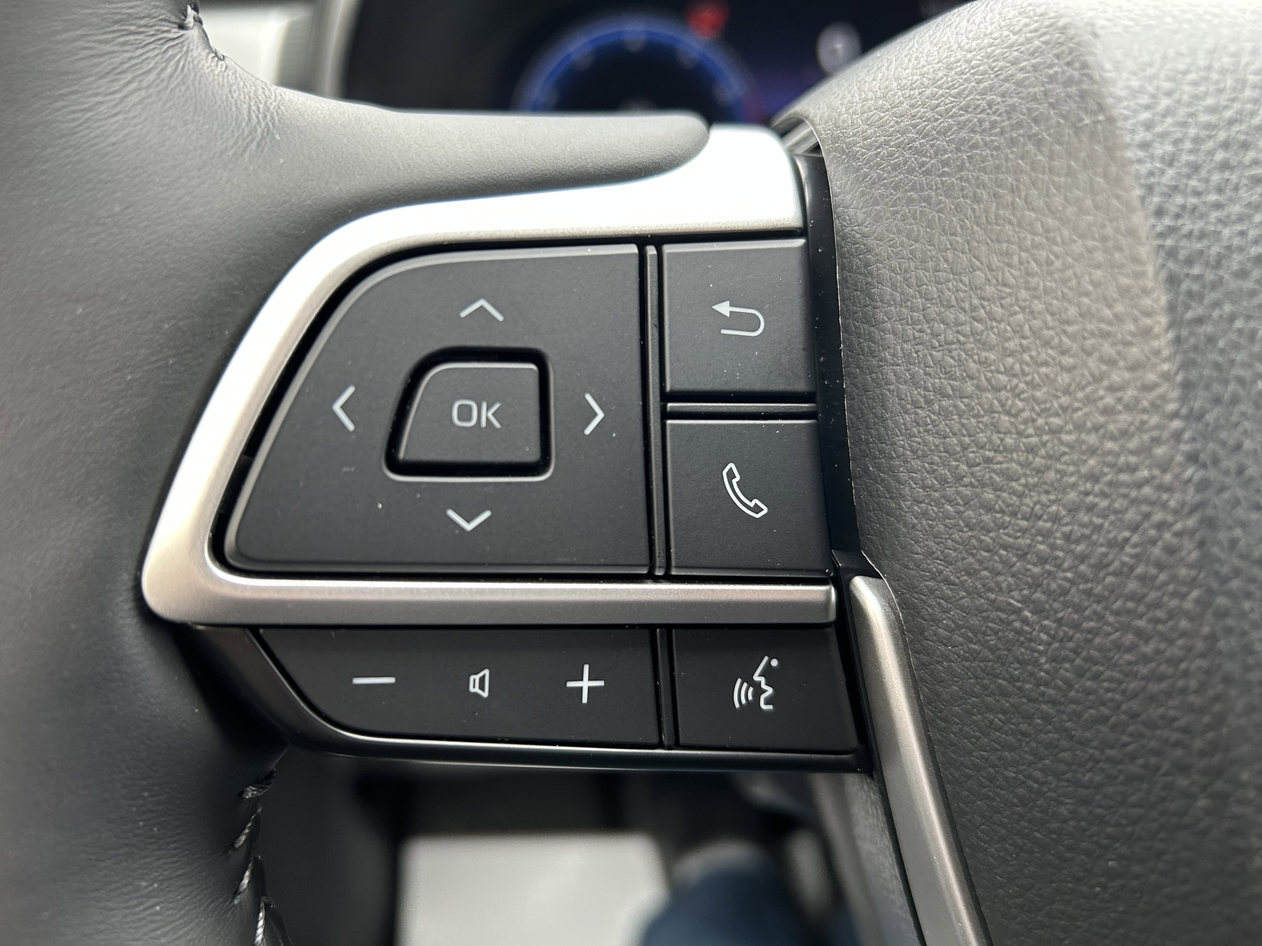 Certified 2025 Toyota Highlander Platinum image 26