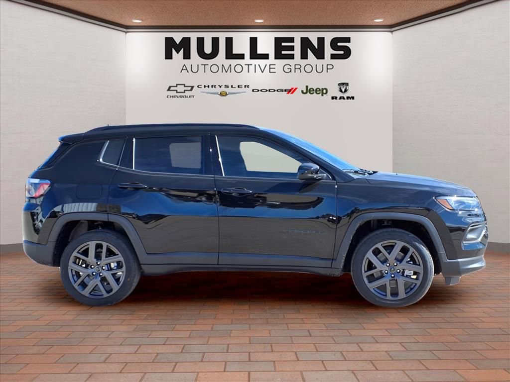 New 2026 Jeep Compass Latitude AWD/4WD image 4