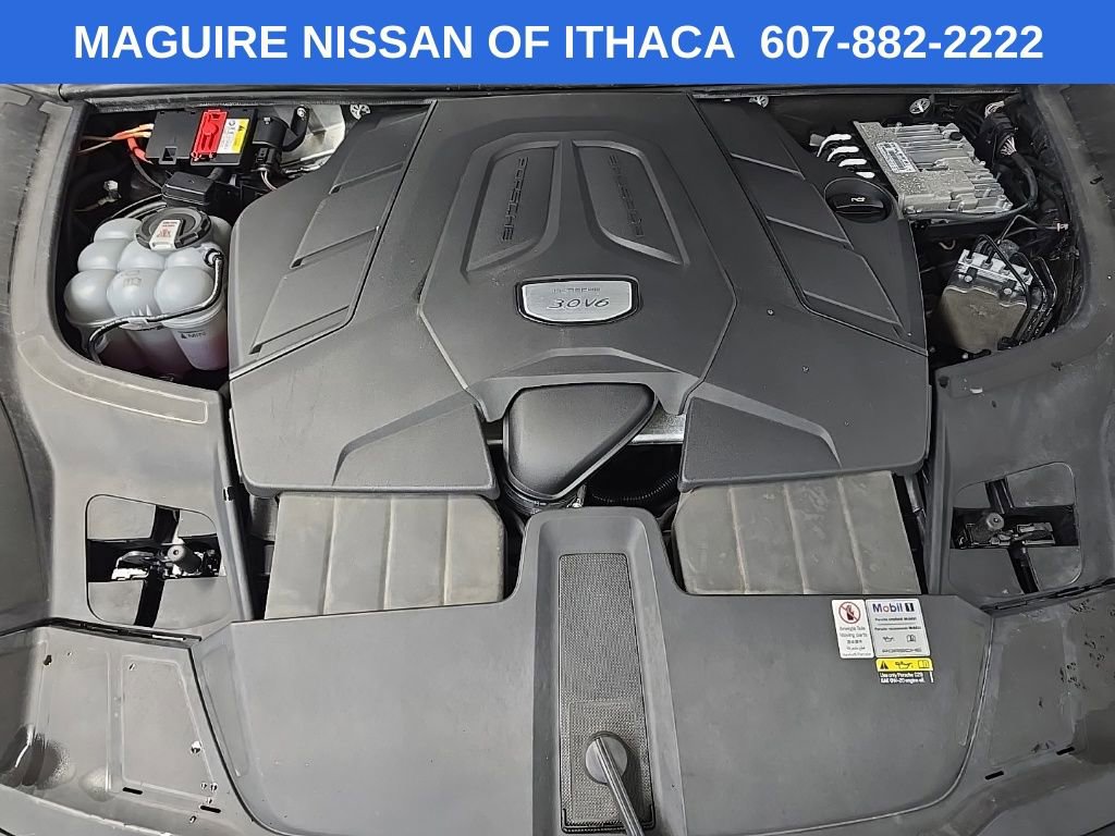 Used 2022 Porsche Cayenne Platinum Edition image 13