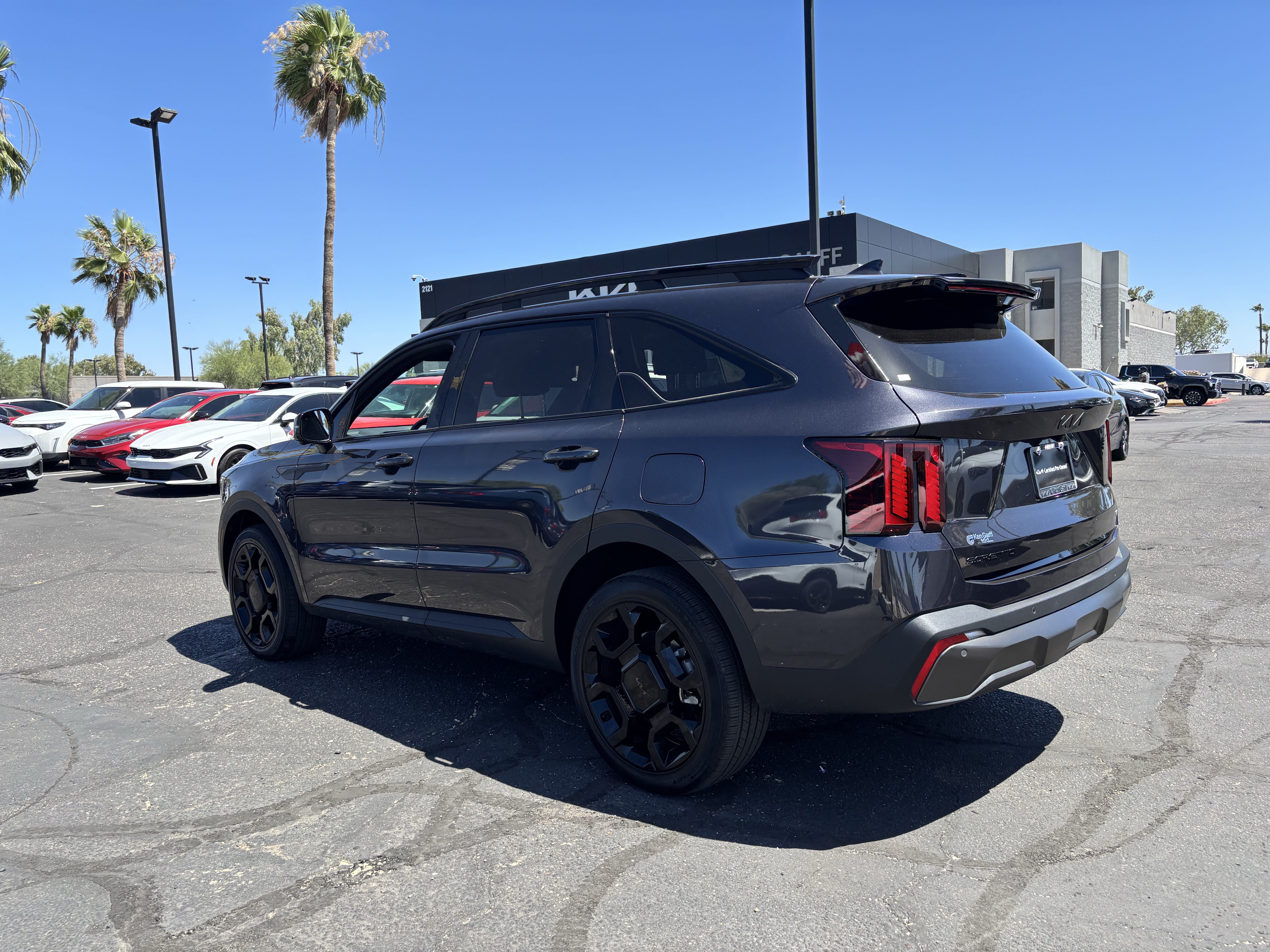 Certified 2025 Kia Sorento SX Prestige AWD/4WD image 4