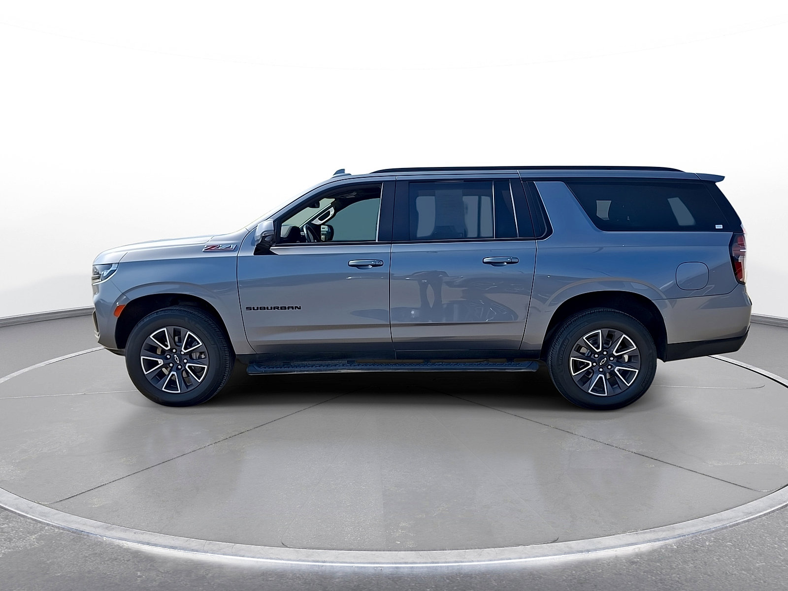 Used 2022 Chevrolet Suburban Z71 w/ Luxury Package AWD/4WD image 5